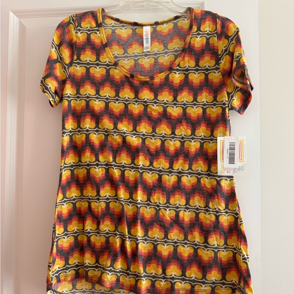 LulaRoe Women’s Colorful 3 Leaf Clover Design Patterned Classic T Top Size S